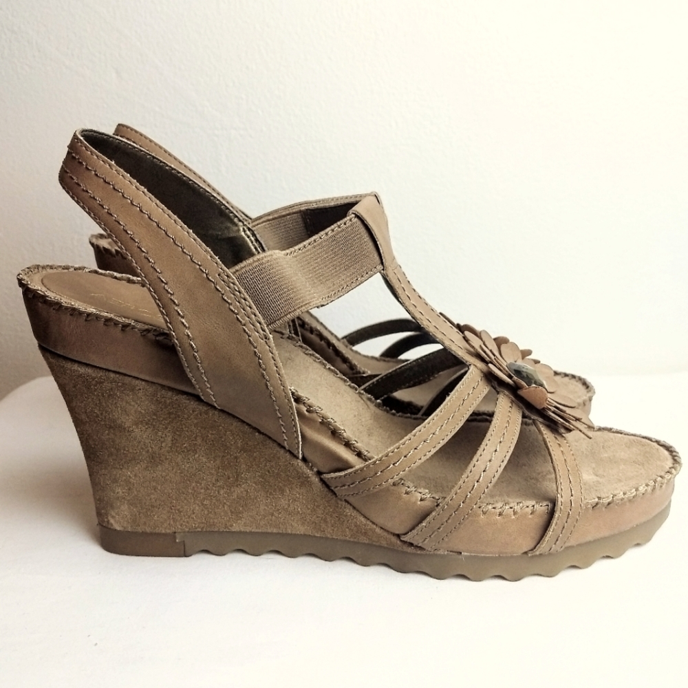 Aerosoles 'Cottontail' Tan Flower Embellished Faux Suede Covered Wedge Sandals - Picture 2 of 11